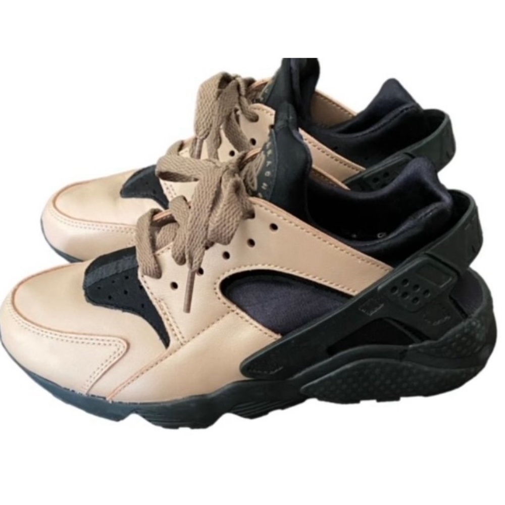 Nike Air Huarache Le Sneaker 6